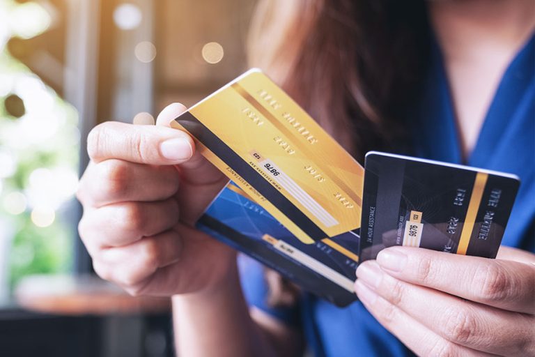 Cartões de crédito sem anuidade: Confira as opções populares para economizar no Brasil!