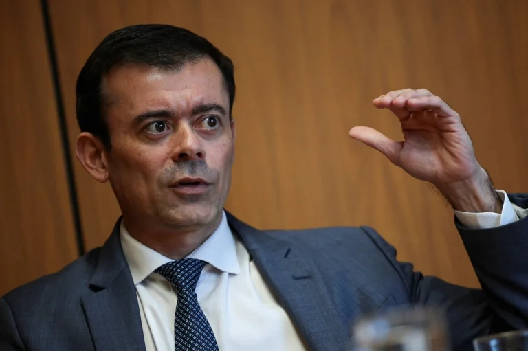 Governo prevê superávits e redução da dívida em 5 anos agora