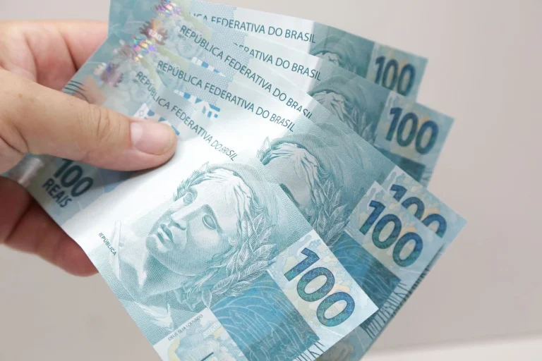 Receita lança cashback automático de até R$ 1.000 hoje via Pix para 4 milhões