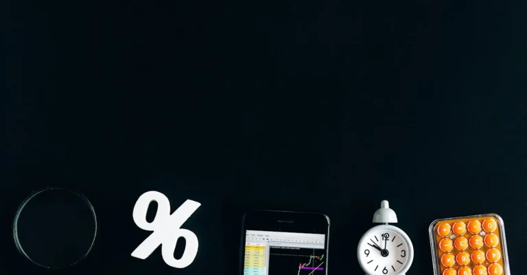 Juros curtos caem 4pb com dados do varejo hoje, DI 2028 em 13,345%
