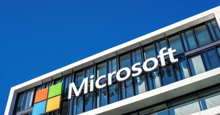 Microsoft oferece aposentadoria voluntária para 8.750 funcionários nos EUA enquanto investe pesado em IA hoje