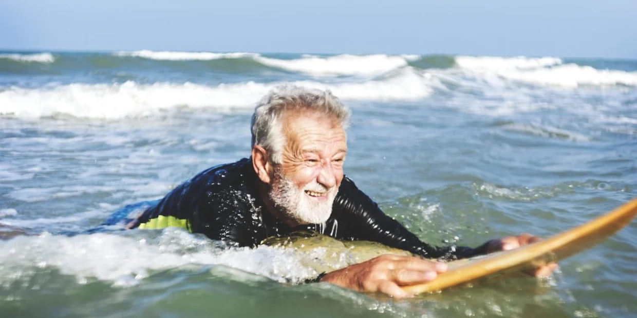 Os baby boomers de hoje reinventam a velhice com força e influência