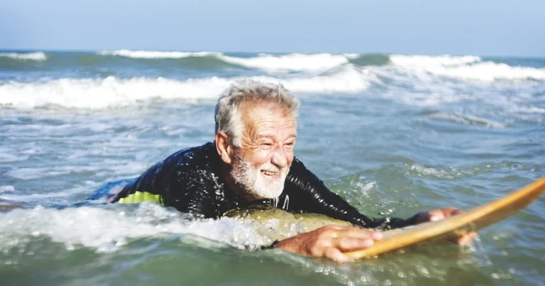 Os baby boomers de hoje reinventam a velhice com força e influência