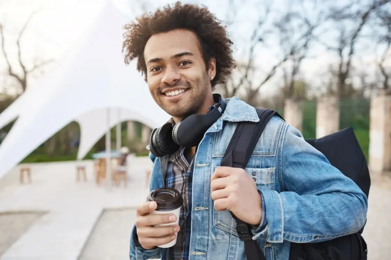 Governo de São Paulo oferece 20 mil vagas de estágio para jovens agora