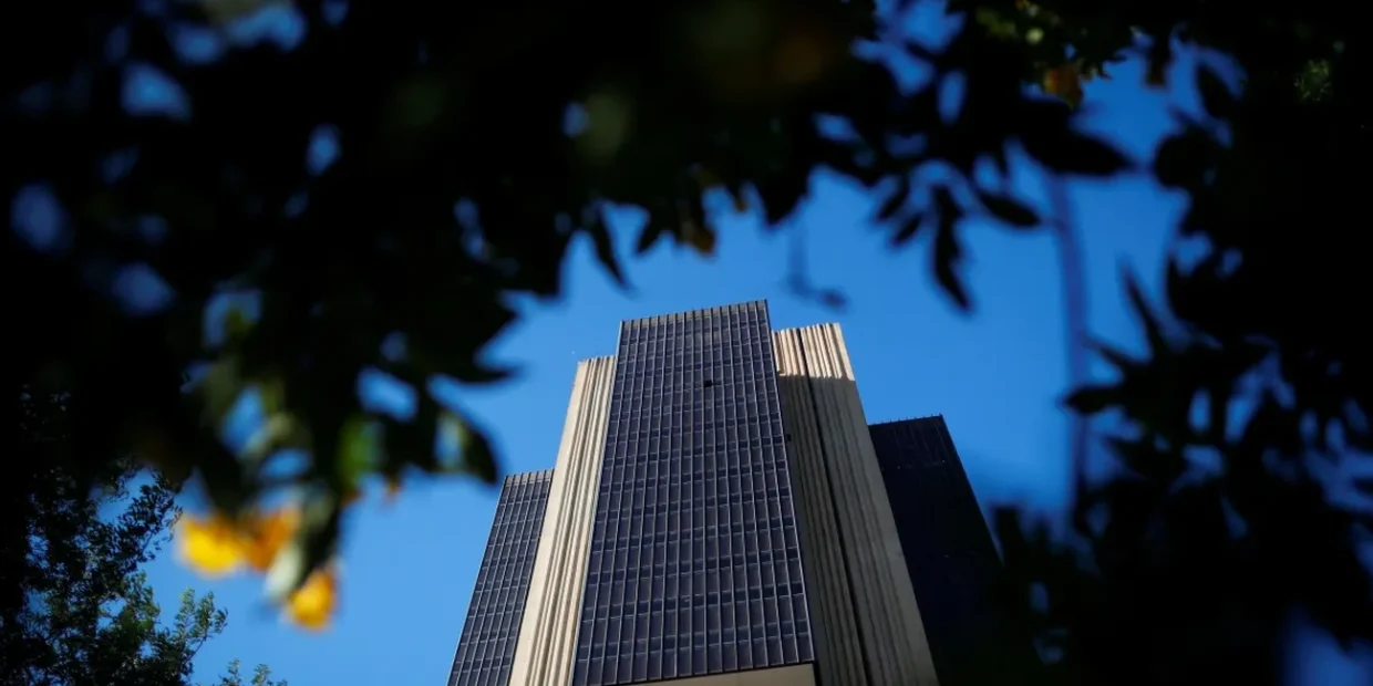 Brasil registra déficit em conta corrente de US$ 1,765 bilhão em abril, investimentos estrangeiros batem recorde