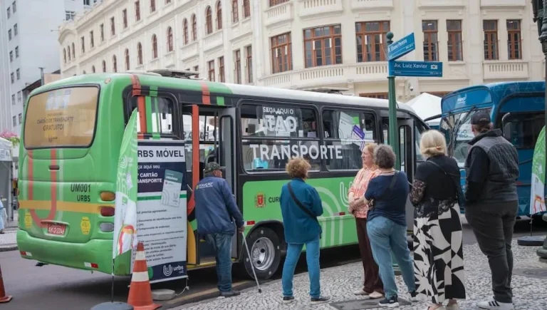 Curitiba prepara feriado do Dia do Trabalho com horários especiais