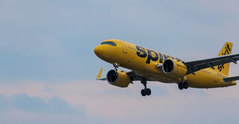 Spirit Airlines encerra operações hoje após crise financeira